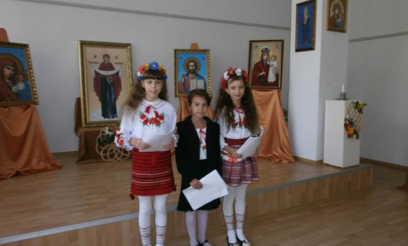 Ведучі бібліотечного театру "Співограй"
